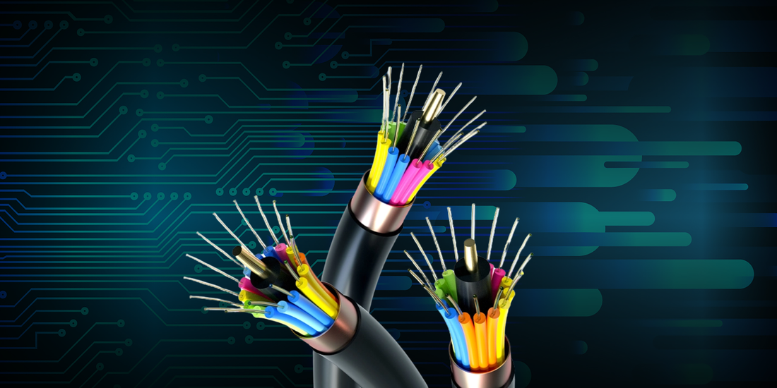 High-speed fiber optic cable with colored strands and metallic sheath