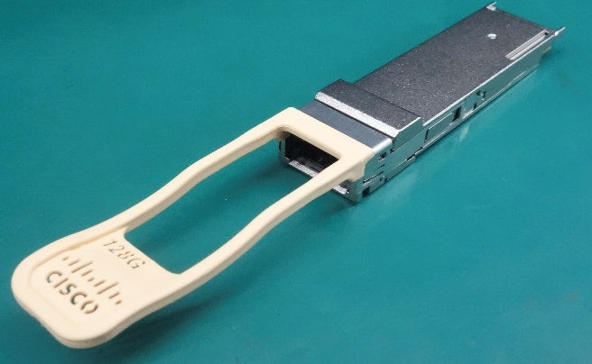 Cisco ds-sfp-fc32g-sw 32g fc sfp28 transceiver with beige plastic handle and metallic housing for lc fiber optic
